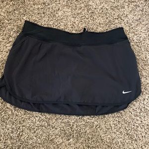 Size large black Nike Tennis skirt